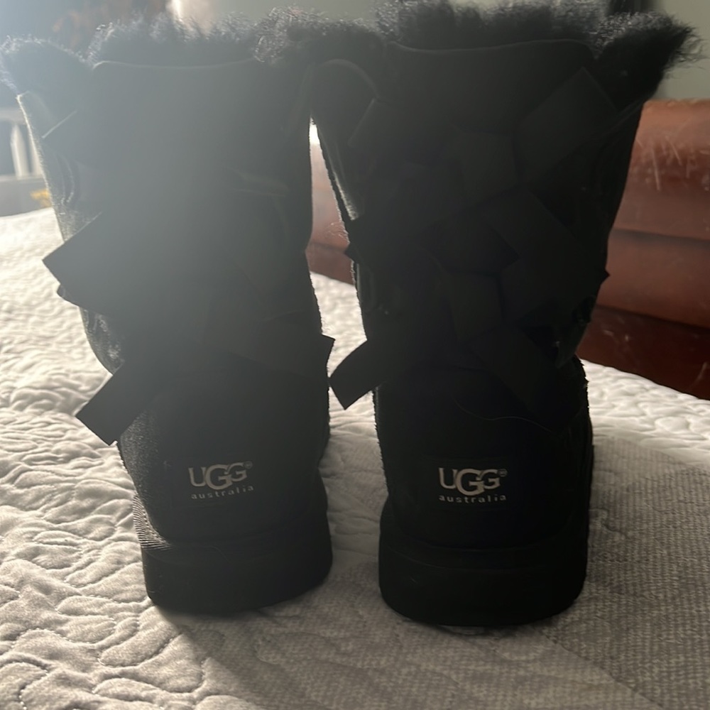Short black Authentic Uggs; Size 5 in good condition - Picture 8 of 8